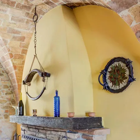 Holiday Home In Mosciano Sant Angelo With Courtyard Σπίτι διακοπών *