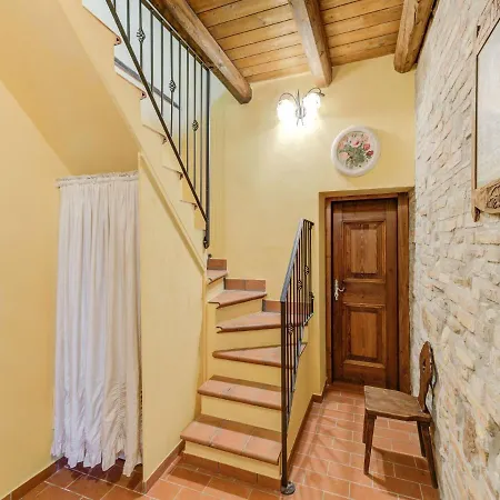 Σπίτι διακοπών Holiday Home In Mosciano Sant Angelo With Courtyard *