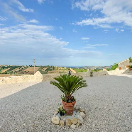 Holiday Home In Mosciano Sant Angelo With Courtyard * Mosciano SantʼAngelo