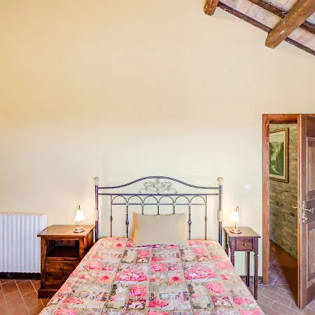 Holiday Home In Mosciano Sant Angelo With Courtyard Σπίτι διακοπών *