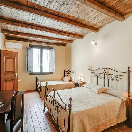 Σπίτι διακοπών Holiday Home In Mosciano Sant Angelo With Courtyard Mosciano SantʼAngelo