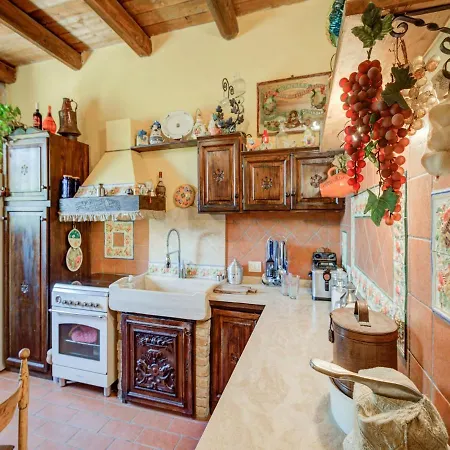 Σπίτι διακοπών Holiday Home In Mosciano Sant Angelo With Courtyard *