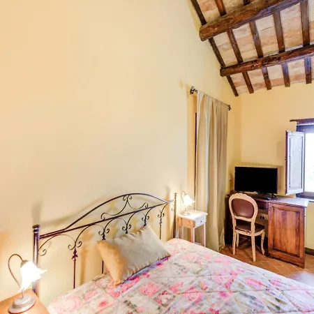 Σπίτι διακοπών Holiday Home In Mosciano Sant Angelo With Courtyard *
